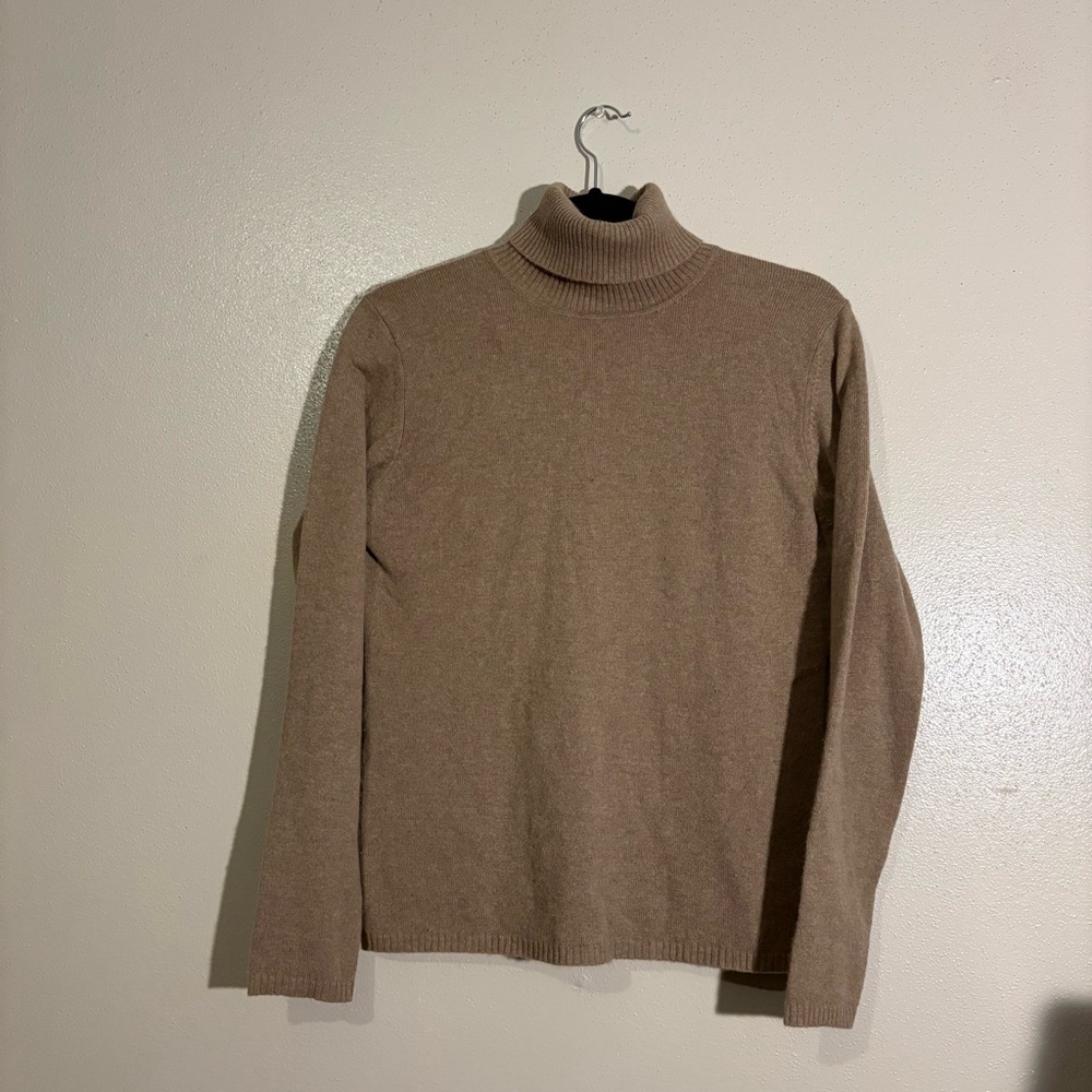 NWOT - Classic Harold’s Tan Turtleneck